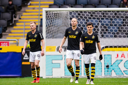 s Sebastian Larsson, Per Karlsson och Tarik Elyounoussi
