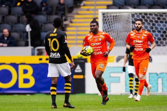 AFC Eskilstunas Samuel Nnamani jublar