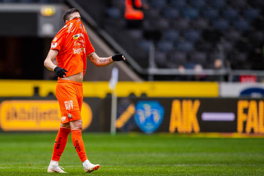 s Rasmus Lindkvist deppar