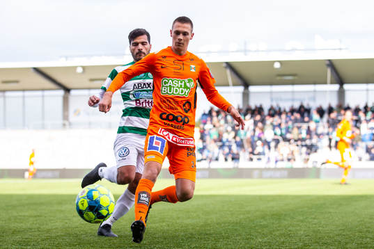 Varbergs Tobias Karlsson och Västerås Karwan Safari