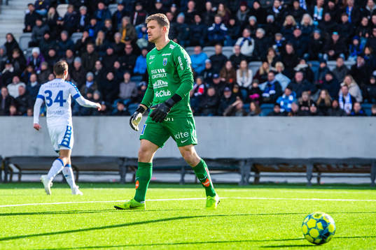 Sirius målvakt Lukas Jonsson deppar