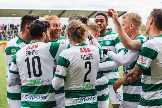 Västerås Boris Ljevar jublar med lagkamrater