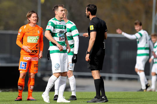 Västerås Filip Tronët och domare Granit Maqedonci