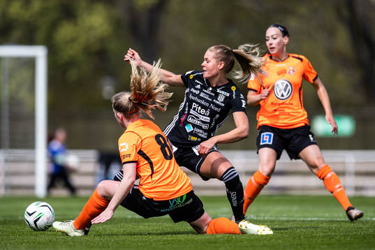 Kungsbackas Hanna Spets och Piteås Nina Jakobsson