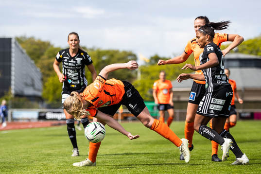Piteås Madelen Janogy och Kungsbackas Hanna Spets