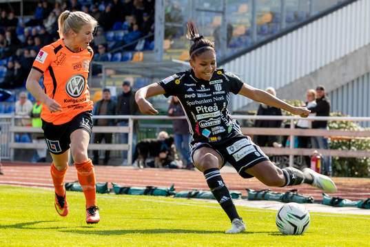Piteås Madelen Janogy mot Kungsbackas Ida Strömblad