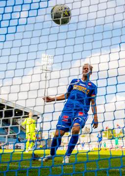 Lars Grorud of Sandefjord sees Nest-Sotra scoring the 1-1