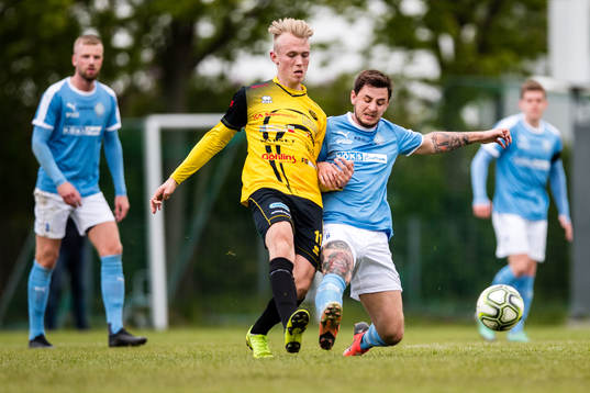 Gnosjös Felix Wieslander Andersson och Råås Mitch Ewertzh