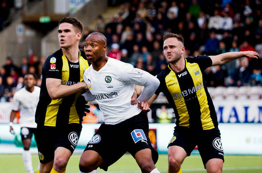 Hammarbys Vidar Örn Kjartansson och Örebros Carlos