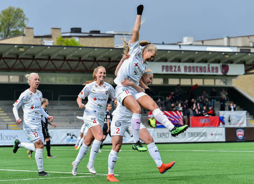 Bläddra bland fler bilder av Fotboll, Damallsvenskan, Rosengård - Kopparbergs/Göteborg