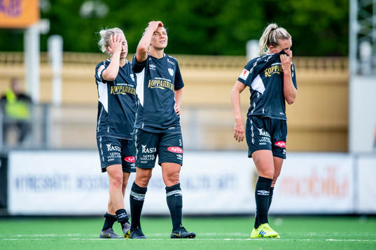 Göteborgs Emma Koivisto deppar med lagkamraterna