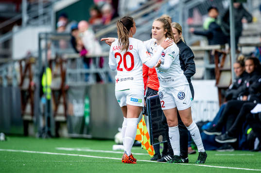 Rosengårds Fiona Brown kommer in och ut går Johanna