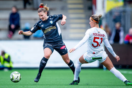 Göteborgs Natalia Kuikka mot Rosengårds Sanne Troelsgaard
