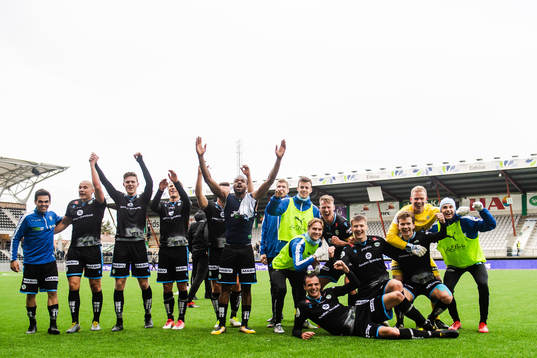 Players of of Sandnes Ulf celebrates