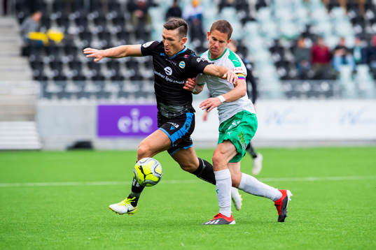 Daniel Edvardsen of Sandnes Ulf and Lars-Gunnar Johnsen of
