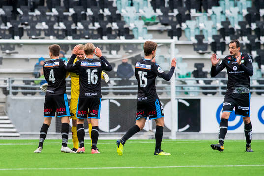 Axel Kryger, goalkeeper Pål Heigre, Tapio Heikkilä,