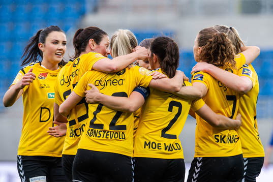 Synne Hansen of LSK Kvinner celebrates with teammates
