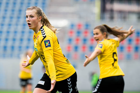 Sophie Roman Haug and Emilie Haavi of LSK Kvinner react