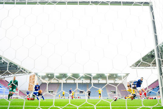 Synne Hansen of LSK Kvinner scores the 1-2 goal