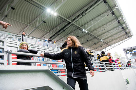 Hege Riise, head coach of LSK Kvinner, celebrates