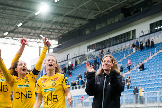 Ingrid Moe Wold, Synne Skinnes Hansen and Hege Riise, head