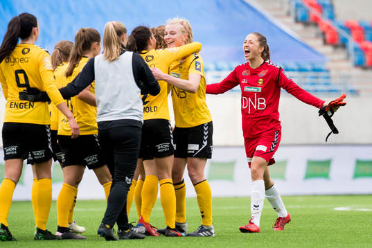 Goalkeeper Cecilie Fiskerstrand of LSK Kvinner celebrates