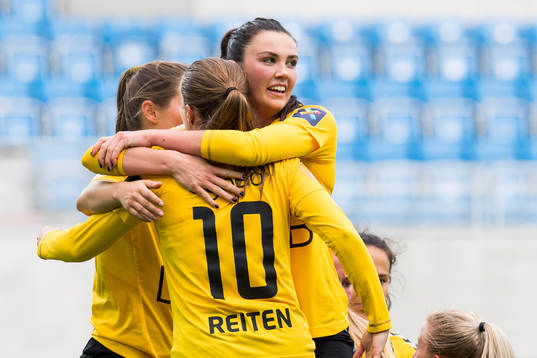Ingrid Syrstad Engen of LSK Kvinner celebrates with