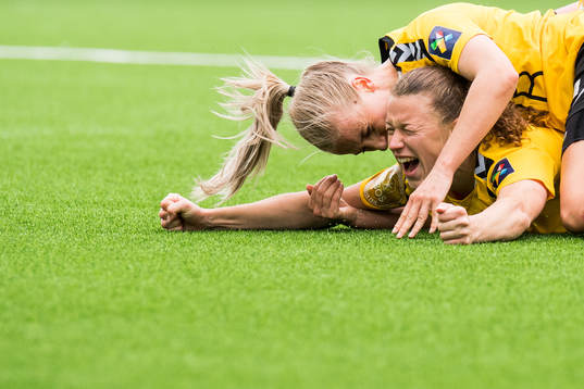 Synne Skinnes Hansen of LSK Kvinner celebrates with