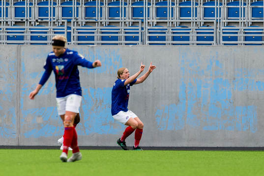 Natasha Dowie of Vålerenga reacts