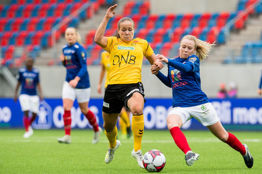 Guro Reiten of LSK Kvinner and Tina Dalgård of Vålerenga