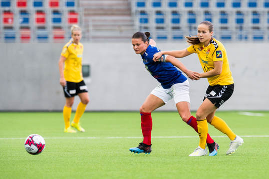 Sherida Spitse of Vålerenga and Guro Reiten of LSK Kvinner