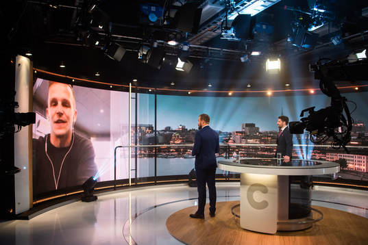 Frölundas Max Friberg på videolänk med programledare