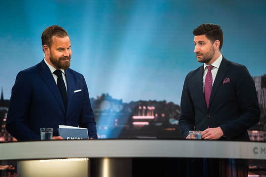 Programledare Sanny Lindström och Björn Oldeén, Cmore