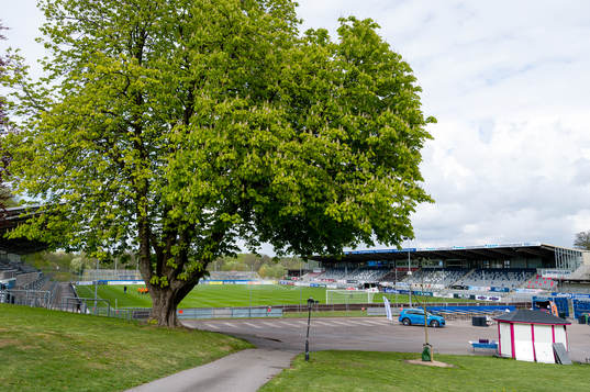 Exteriör vy över Örjans Vall före fotbollsmatchen i