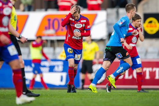 Östers Oliver Silverholt deppar