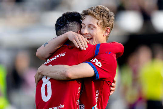 Östers spelare jublar