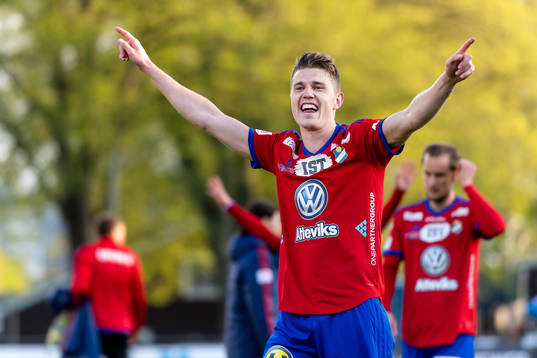 Östers Fredrik Lundgren  jublar
