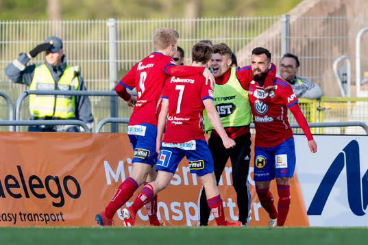 Östers spelare jublar