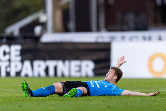 Halmstads Gabriel Gudmundsson reagerar