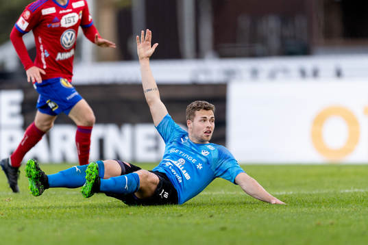 Halmstads Gabriel Gudmundsson reagerar