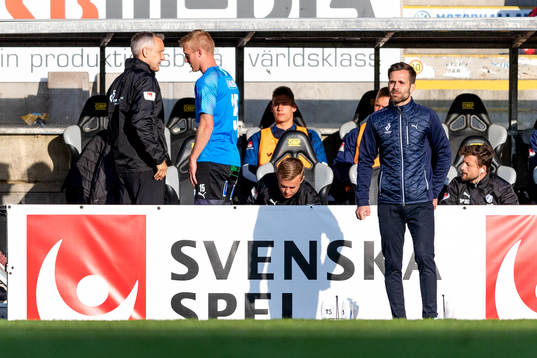 Halmstads Peter Larsson får kliva av med skada