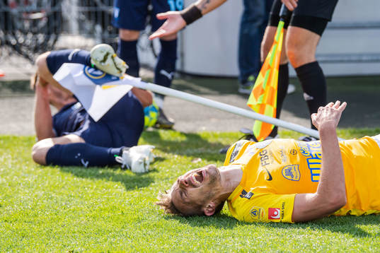 Falkenbergs Tobias Karlsson har ont