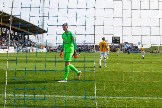 Falkenbergs målvakt Johan Brattberg deppar