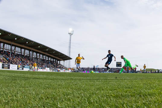 Malmö FFs Markus Rosenberg gör 0-2 bakom Falkenbergs