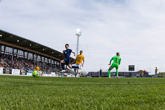 Malmö FFs Markus Rosenberg gör 0-2 bakom Falkenbergs