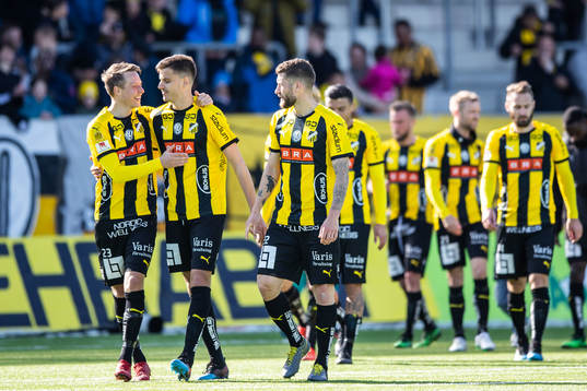 Häckens Joona Toivio och Alexander Jeremejeff jublar
