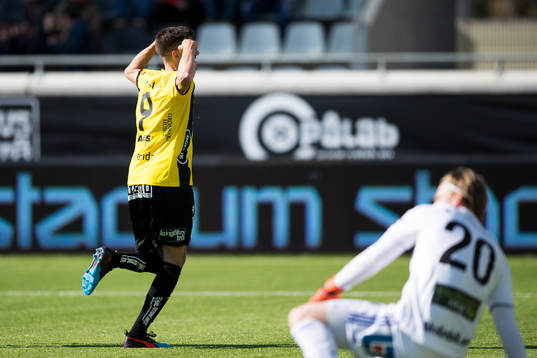 Häckens Alexander Jeremejeff jublar