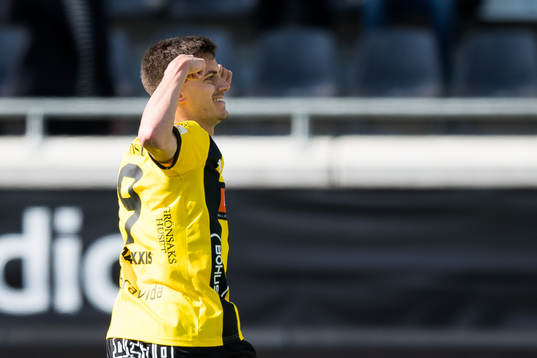 Häckens Alexander Jeremejeff jublar
