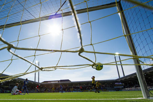 Häckens Alexander Jeremejeff skjuter 1-0 bakom Sundsvalls