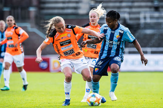 Kristianstads Therese Ivarsson och Djurgårdens Ogonna